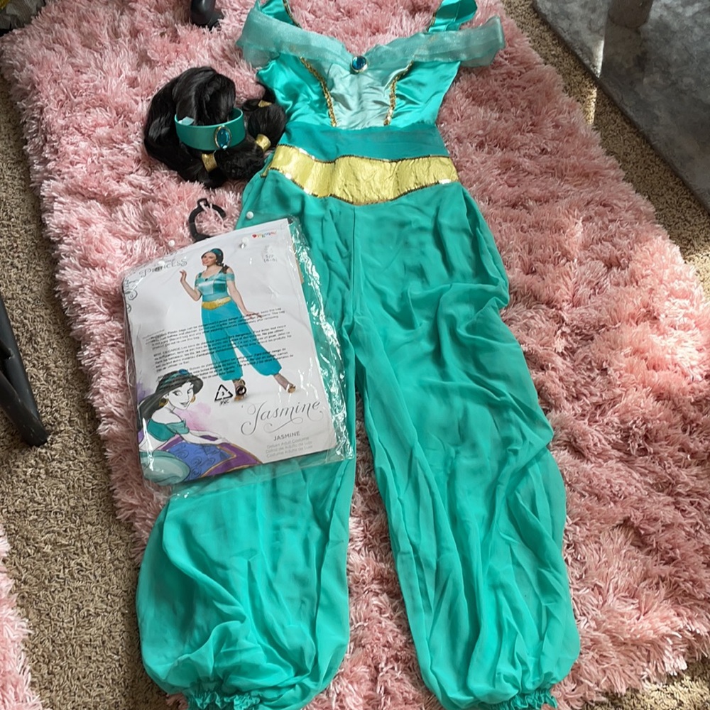 NWOT Princess Jasmine Disney Halloween Costume!!!